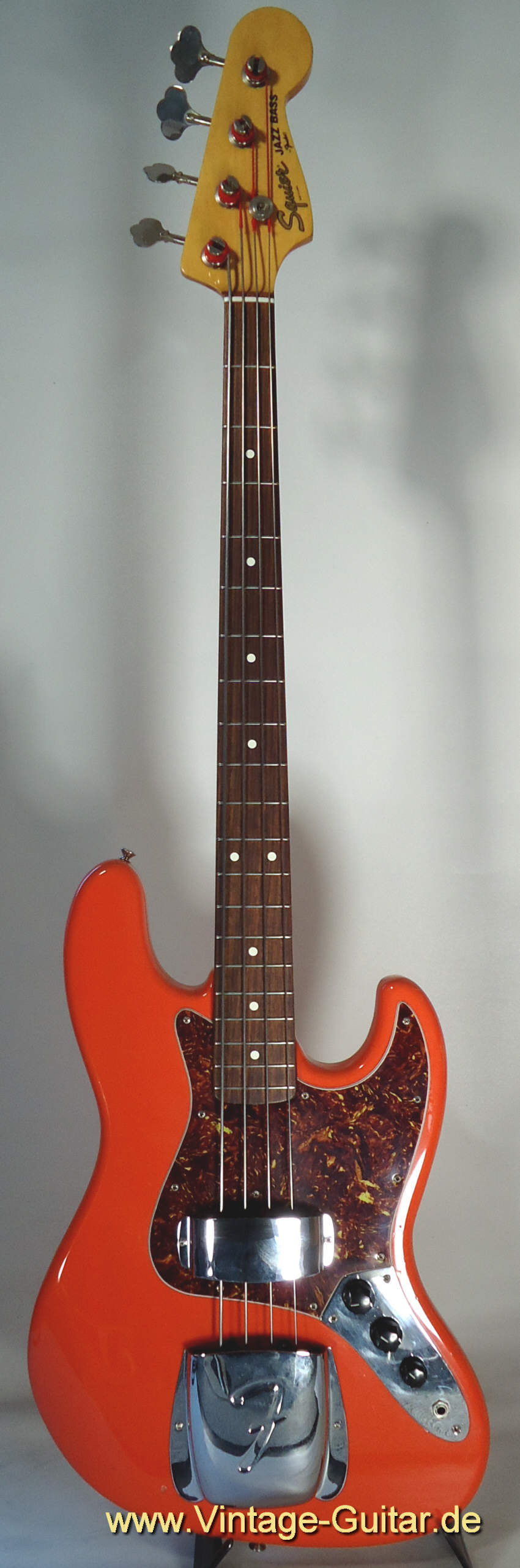 Squier Jazz-Bass fiesta red 1.jpg